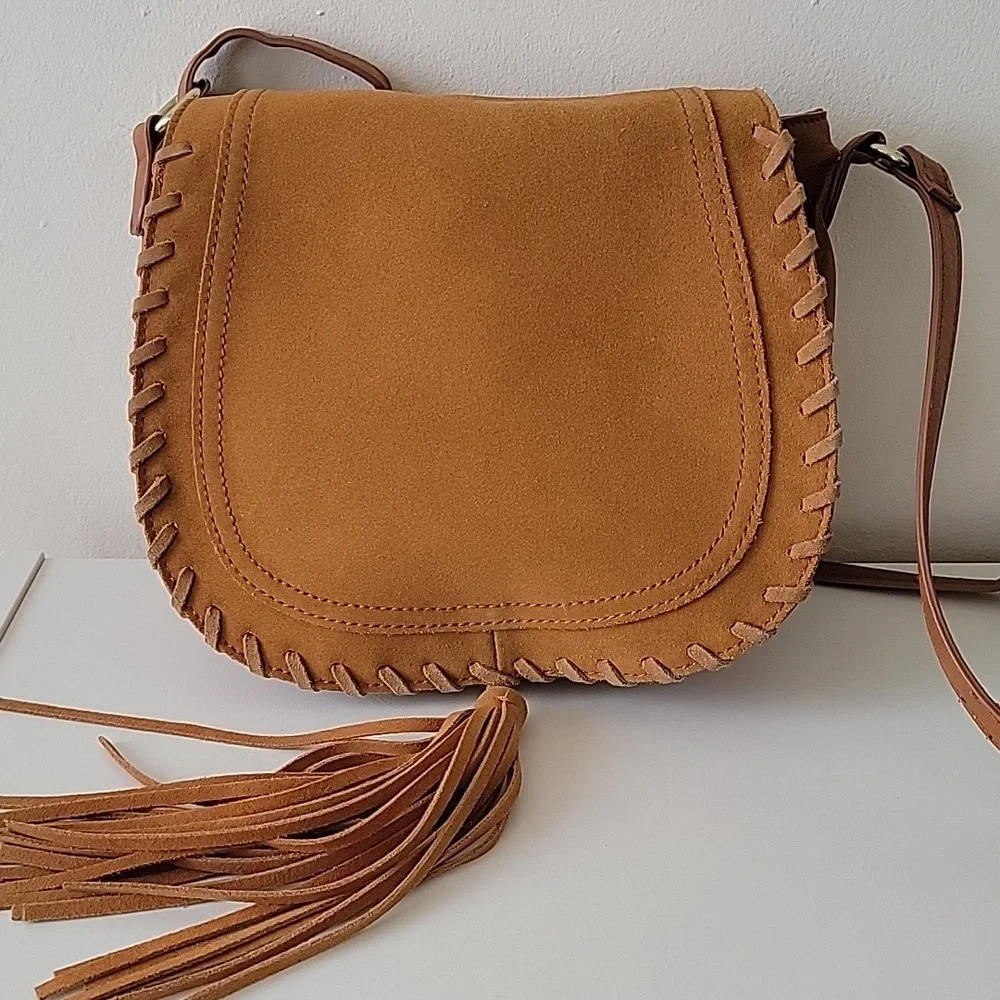 Tassel Crossbody Bag, 1 zipp pocket, 2 pockets. Genuine Suede and Leather.